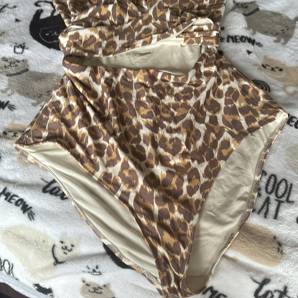 Arie one piece, leopard print, bathing suit - Picture 2 of 4